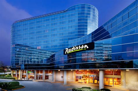 The radisson - 3+ years. Extra bed upon request. $15 per person, per night. Prices for cribs and extra beds aren't included in the total price. They'll have to be paid for separately during your stay. The number of extra beds and cribs allowed depends on the option you choose. Check your selected option for more info.